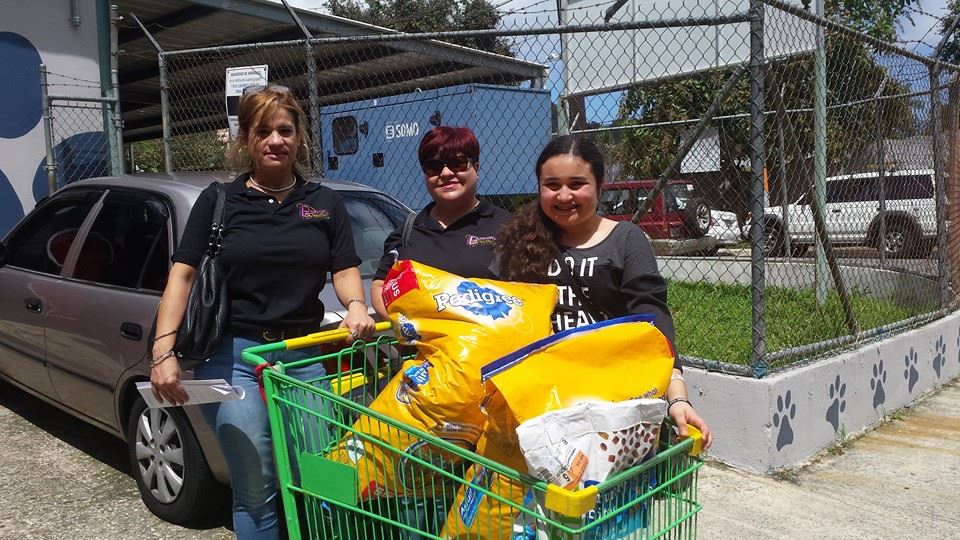 2015 feb Entrega de comida Albergue Animales Guaynabo