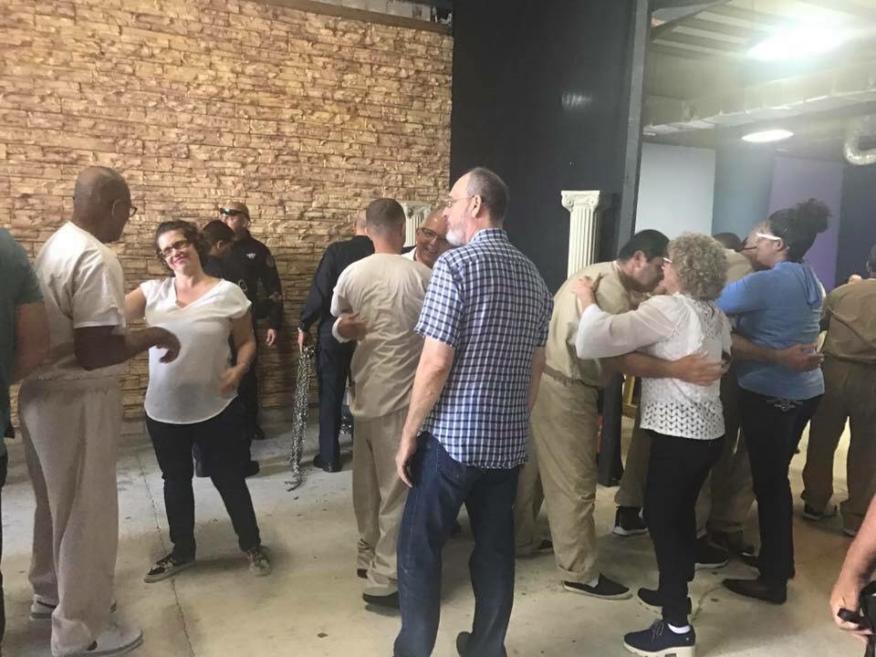 Bienvenida a confinados